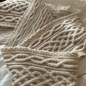 Like new! Irish Merino Wool Cream Cable Knit Scarf